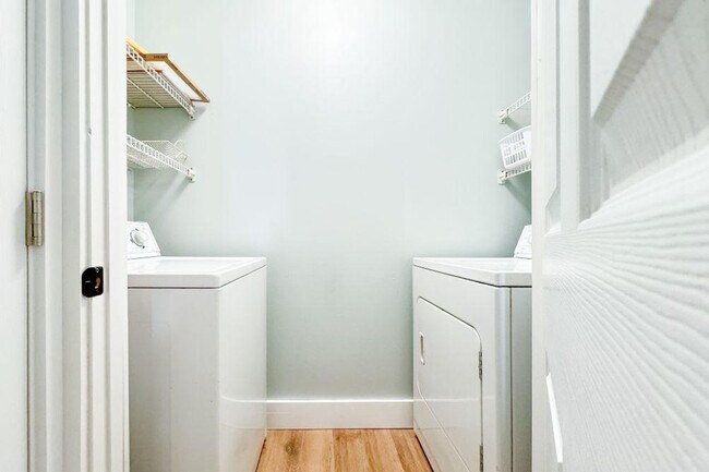 Building Photo - 409 E Beach Blvd