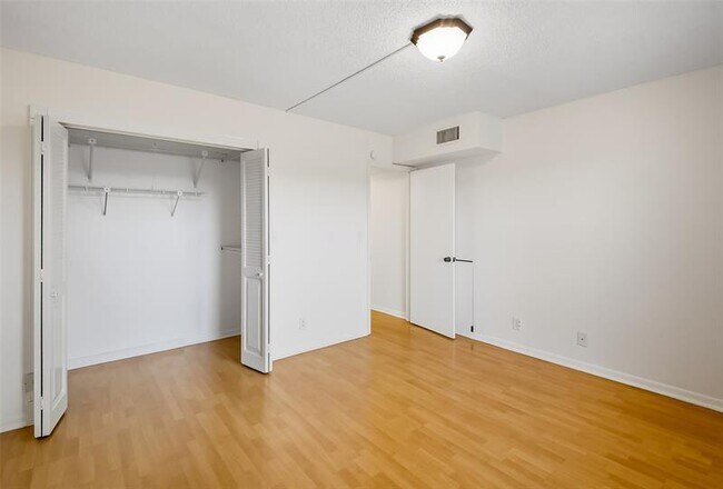 Building Photo - 2404 Antigua Cir