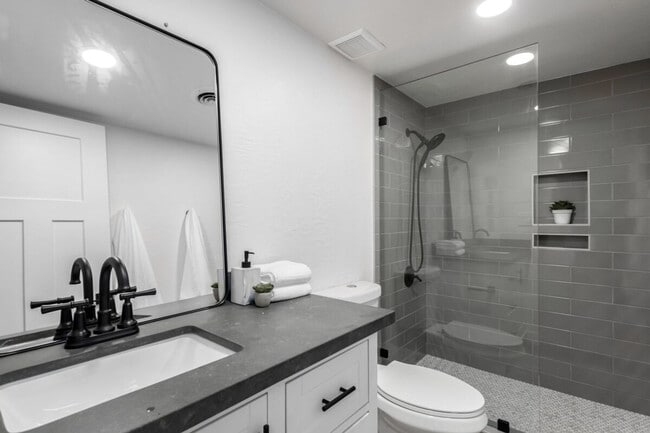 Building Photo - 4620 N 68th St