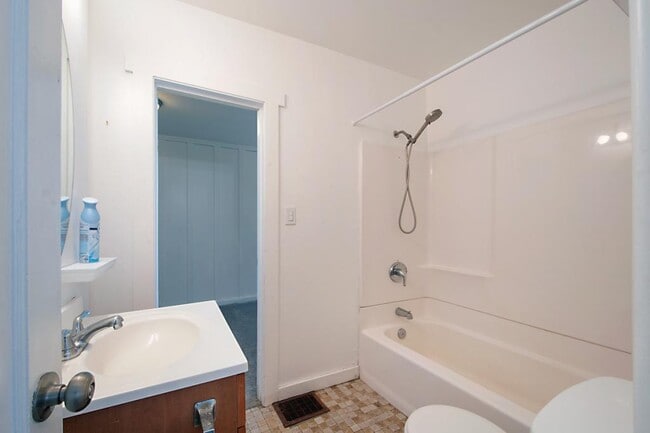 Building Photo - 5061 Keeney St