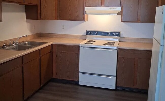 Building Photo - 505 E 4th St