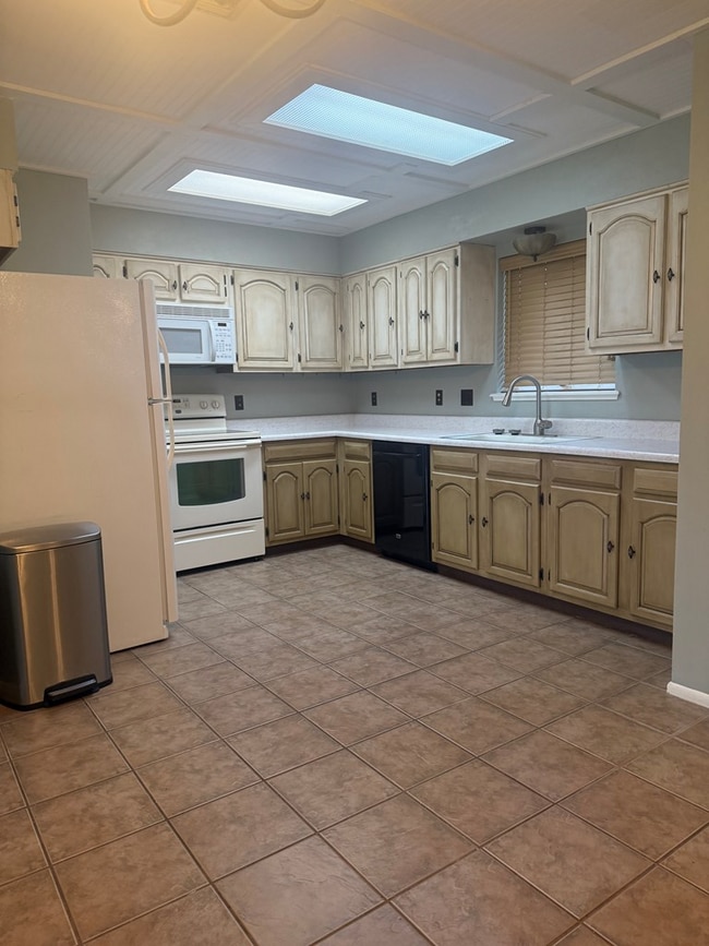 Building Photo - 129 Forest Cir