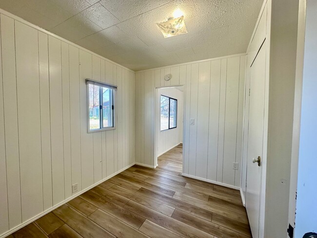 Building Photo - Rare 1-bedroom, 1-bathroom house located 2...