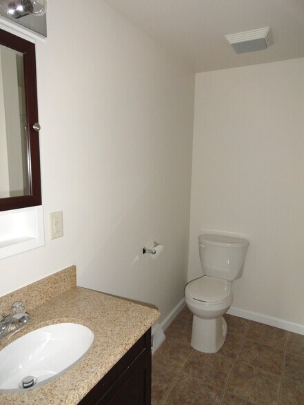 Building Photo - 77 E Main St