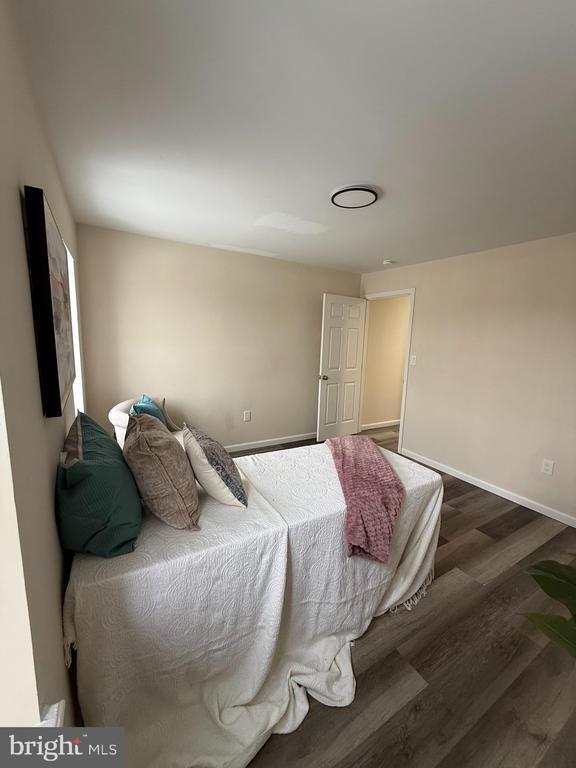 Building Photo - 1028 E North Ave