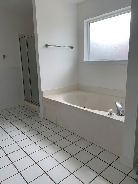 Building Photo - 409 Ridge Wood Cir