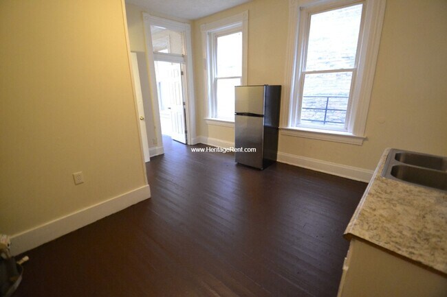 Building Photo - 1042 Marshall Ave