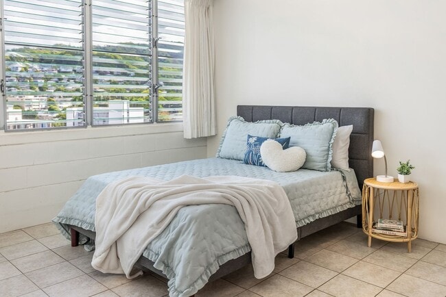 Building Photo - Conveniently Located Studio - Available April 1st