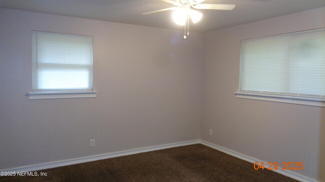 Building Photo - 1204 Crown Dr