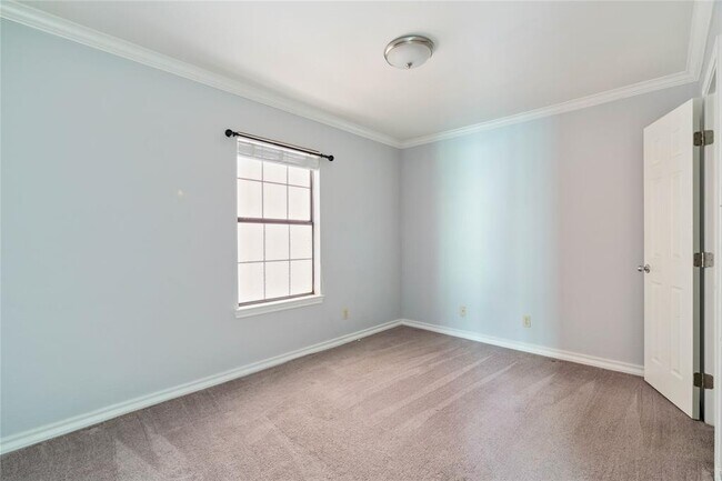 Building Photo - 407 E 45th St