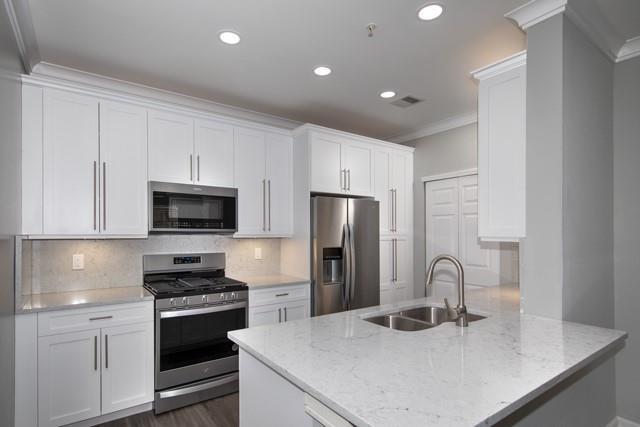 Building Photo - 637 Charles Pond Dr