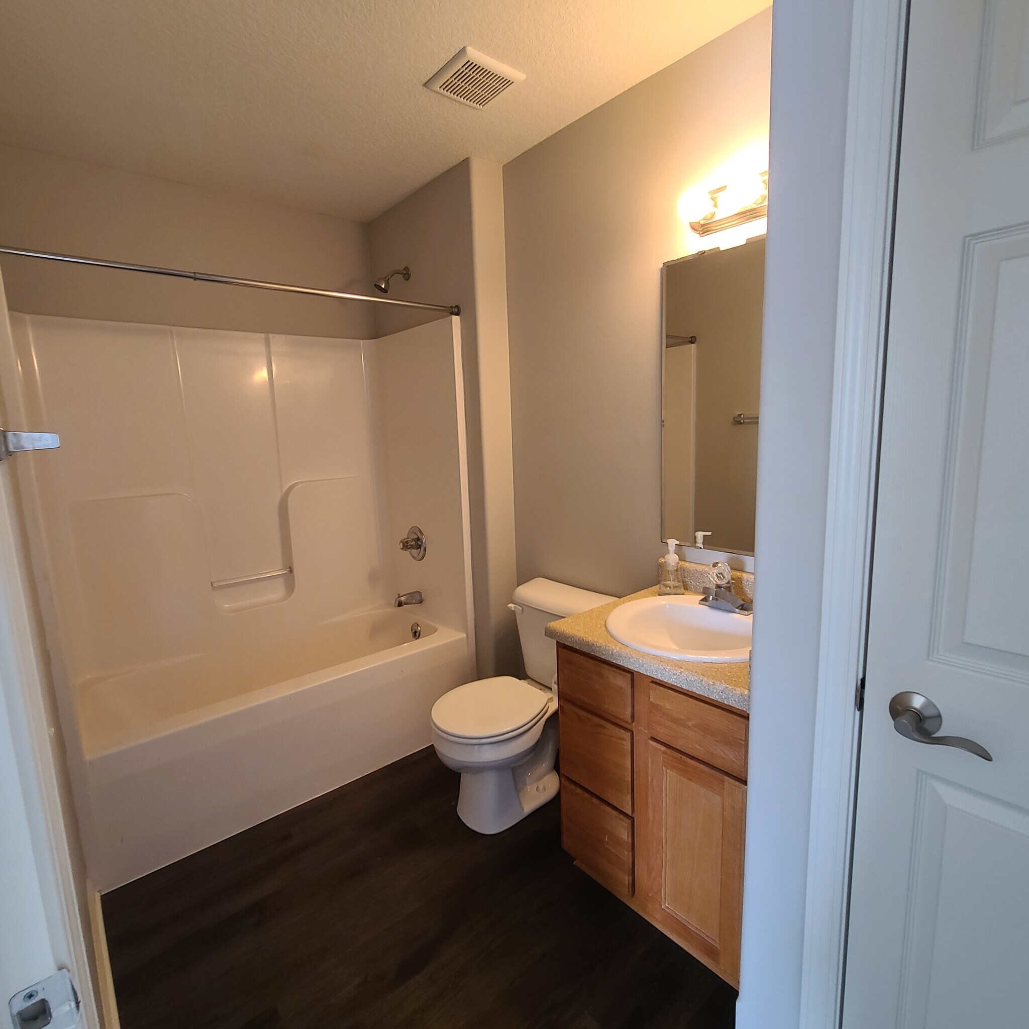 Building Photo - 10192 Greenmoor Dr