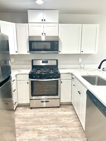 Building Photo - 14507 Periwinkle Dr