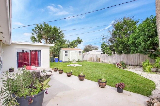 Building Photo - 19185 SE Homewood Ave