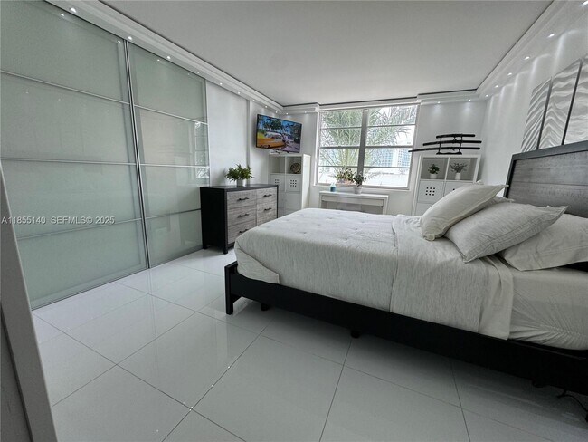 Building Photo - 6770 Indian Creek Dr