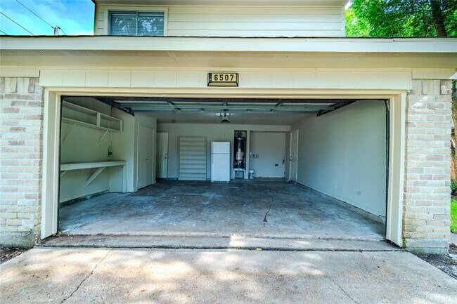 Building Photo - 6507 Desert Rose Ln