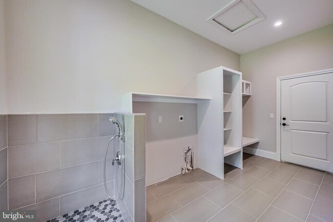 Building Photo - 3104 Sleepy Hollow Rd