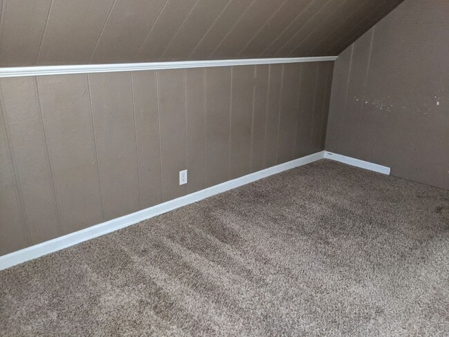 Building Photo - 3 bedroom home