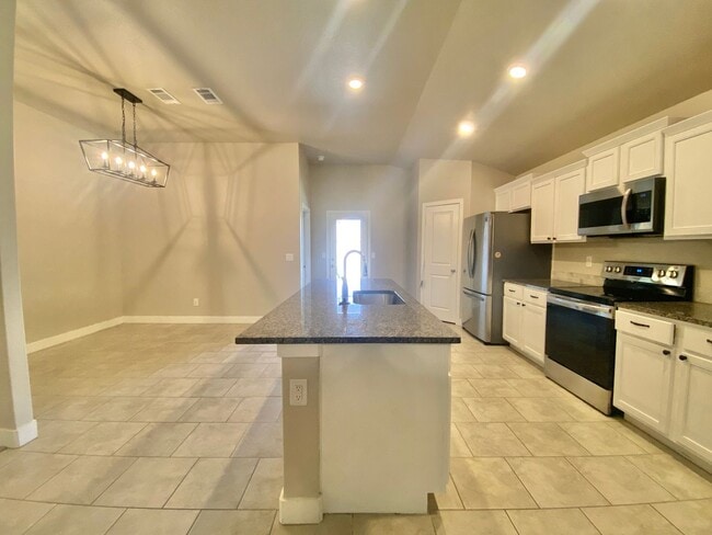 Building Photo - Newer 3 bed 2 bath near Frenship Upland He...