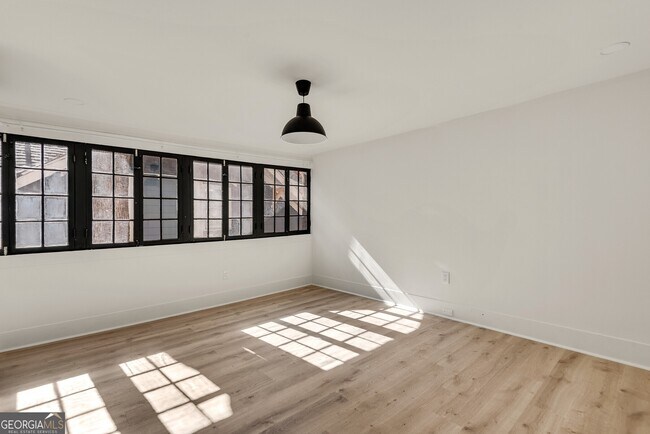 Building Photo - 901 Argonne Ave NE