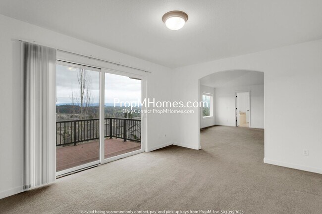 Building Photo - Updated Luxury Five Bedroom Home in Happy Valley!