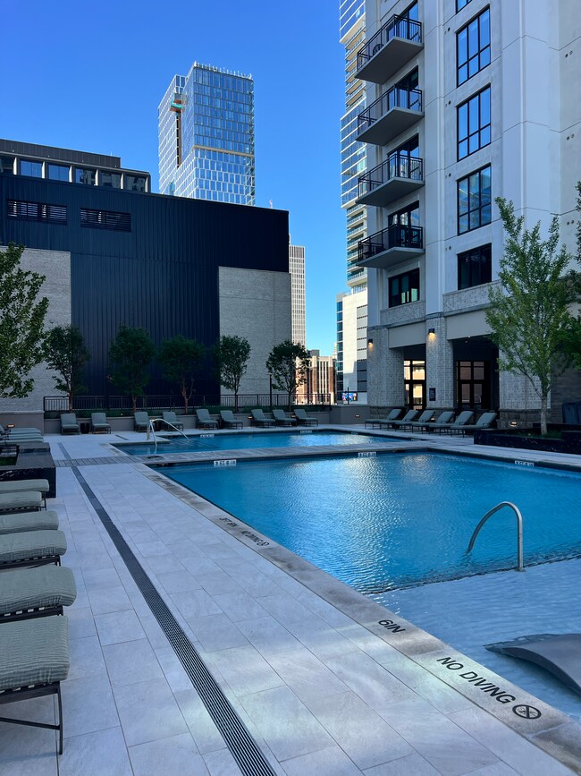 Building Photo - 930 Commerce St