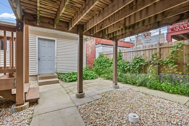 Building Photo - 2710 W Fletcher St
