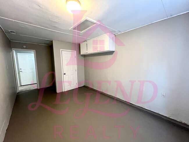 Building Photo - Adorable 3 Bedroom 1 Bathroom Home!