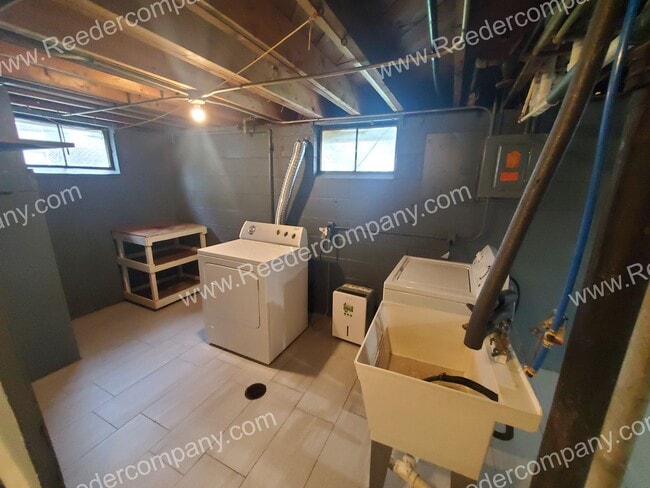 Building Photo - 2 bedroom house