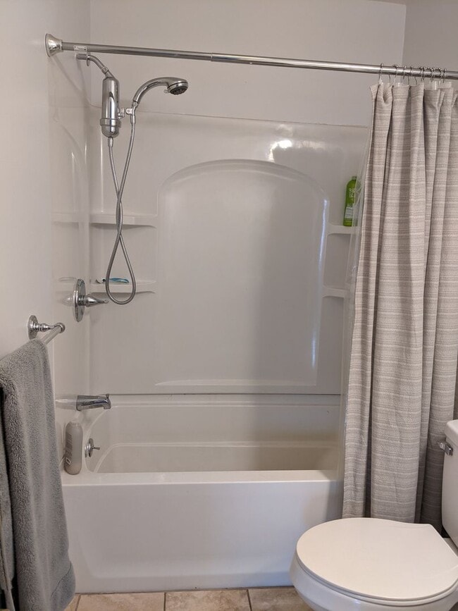 Building Photo - Riverview Apartments -Renovated large 1 BR...