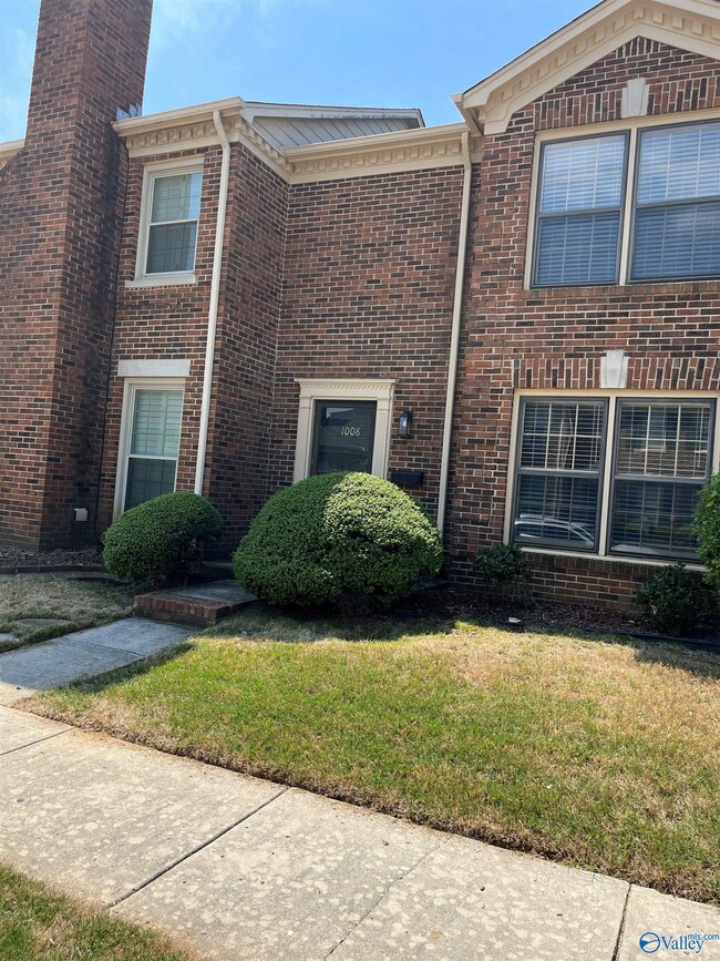 Building Photo - 1008 Heatherwood Dr SE