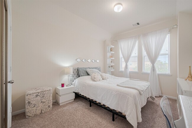 Building Photo - 5218 Windy Plantation Dr