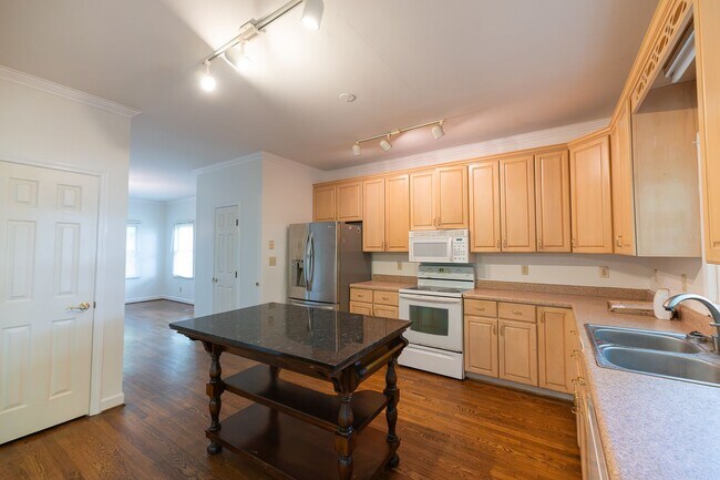 Building Photo - 4916 Gold Crest Dr