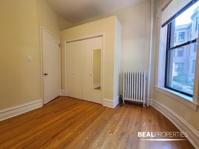 Building Photo - 2 bedroom in CHICAGO IL 60610