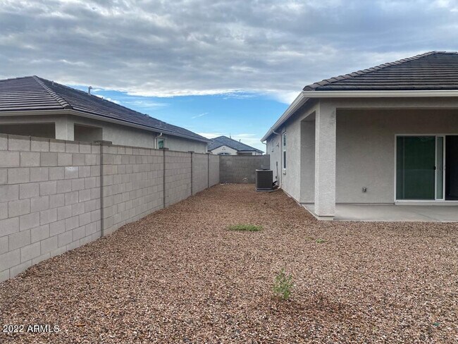 Building Photo - 1023 W Avalon Canyon Dr