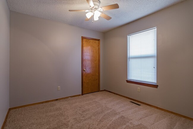 Building Photo - LEASING