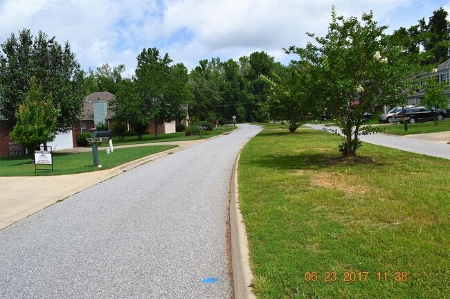 Building Photo - 8 Lincolnshire Ln