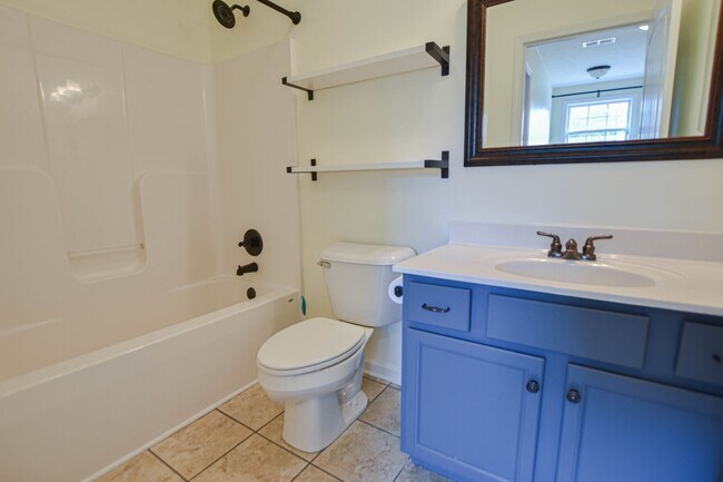 Building Photo - 3561 Aurora Dr