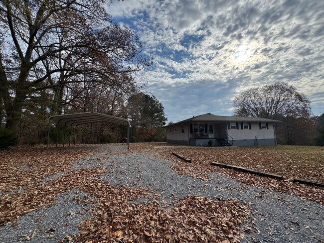 Building Photo - Private 3/2 Country House- $1,595