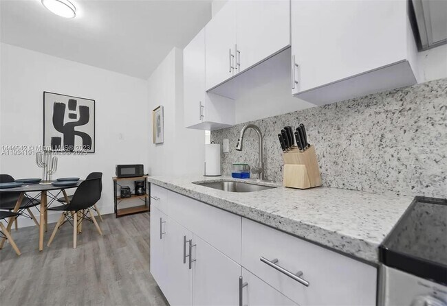 Building Photo - 1029 SW 5th St