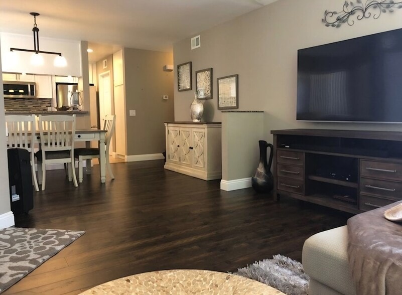 Building Photo - 1279 Calle Bonita