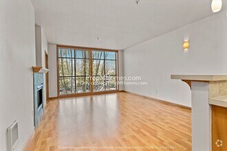 Building Photo - Beranger Commons - The Pearl of Gresham! S...