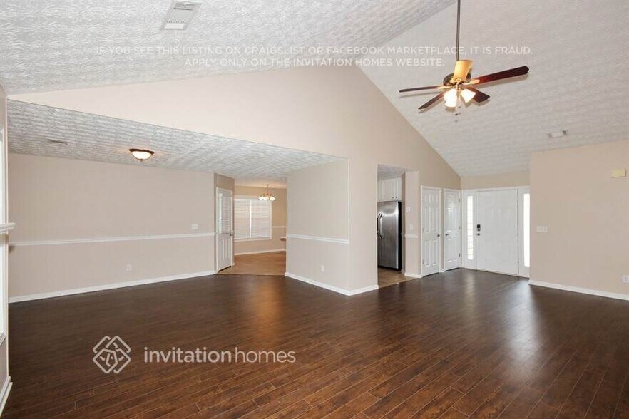 Building Photo - 3990 Piper Glen Dr NE