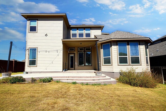 Building Photo - Elegant 5-Bedroom, 4-Bath Home in the Desi...