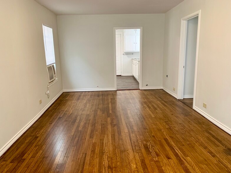 living / dining area - 513 Eleanor Ave