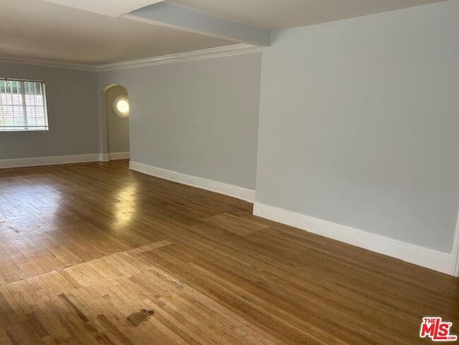 Building Photo - 860 Serrano Pl