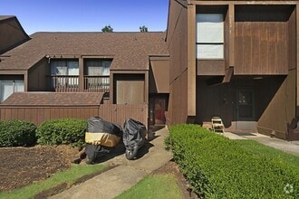 Building Photo - Hickory Hollow
