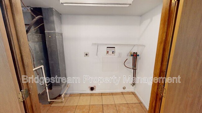 Building Photo - 7732 Betsy Ross Cir