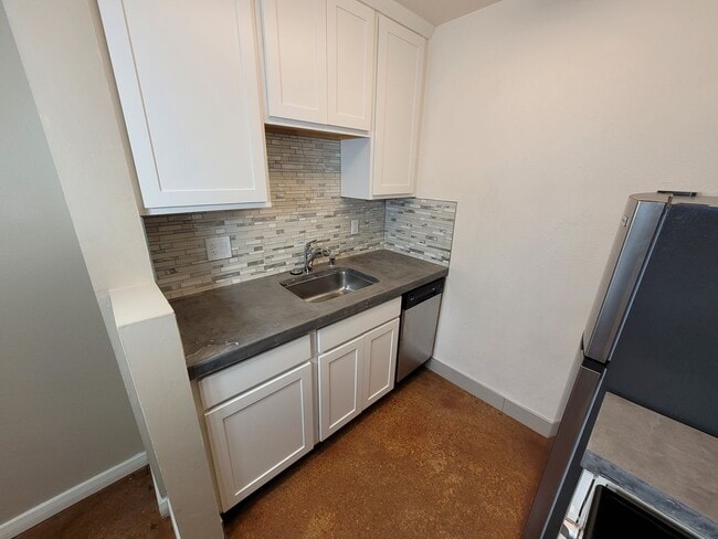 Building Photo - 809 S Circle Dr