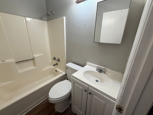 Building Photo - 304 Carriage Ln